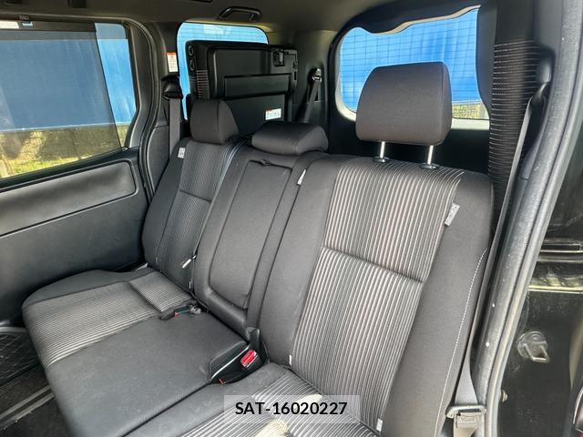 Toyota VOXY 2019-10 8379344-14