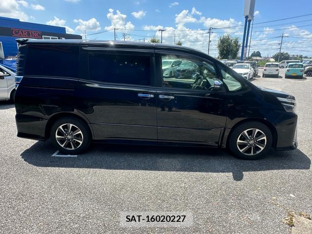 Toyota VOXY 2019-10 8379344-3