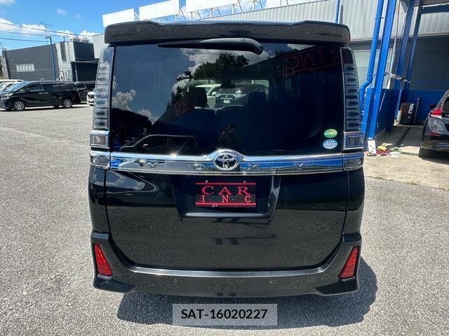 Toyota VOXY 2019-10 8379344-5