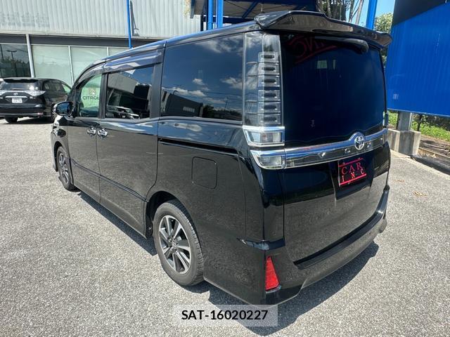 Toyota VOXY 2019-10 8379344-6