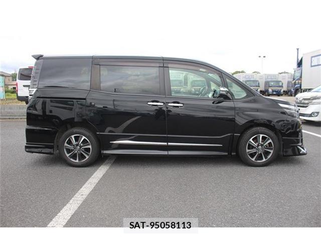 Toyota VOXY 2019-08 8379650-10