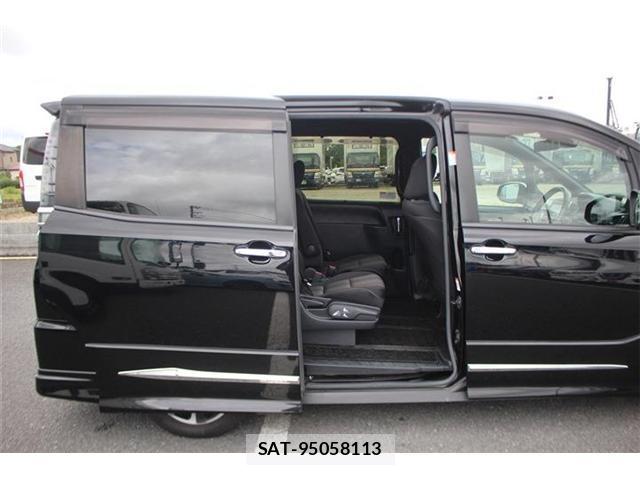 Toyota VOXY 2019-08 8379650-18