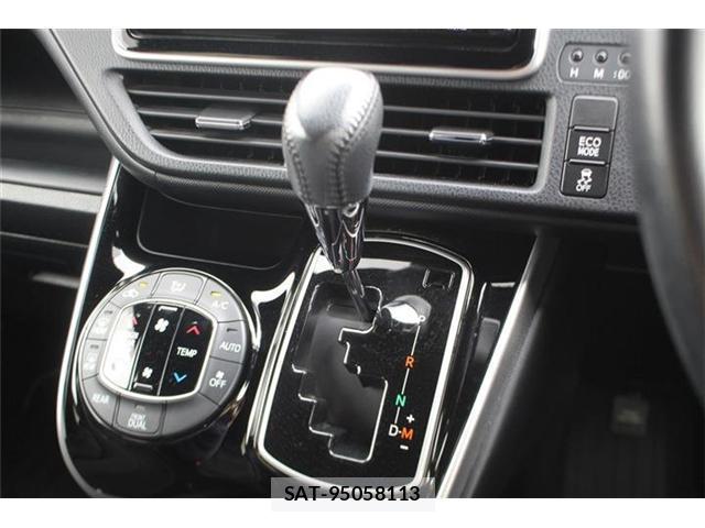 Toyota VOXY 2019-08 8379650-5