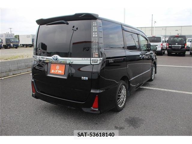 Toyota VOXY 2017-04 8379670-12