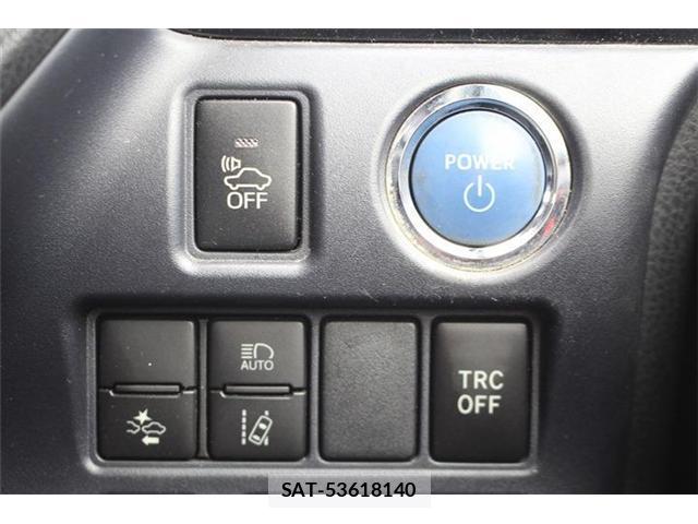 Toyota VOXY 2017-04 8379670-4