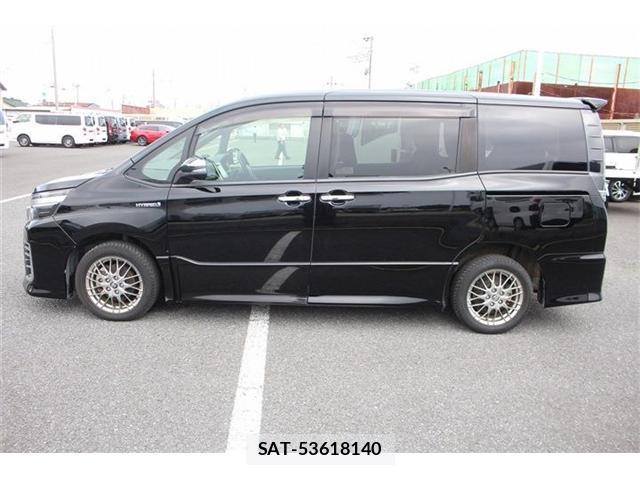 Toyota VOXY 2017-04 8379670-9