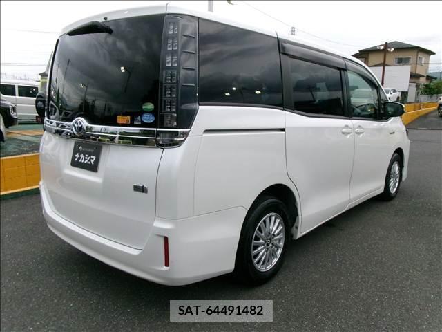 Toyota VOXY 2015-07 8379789-1