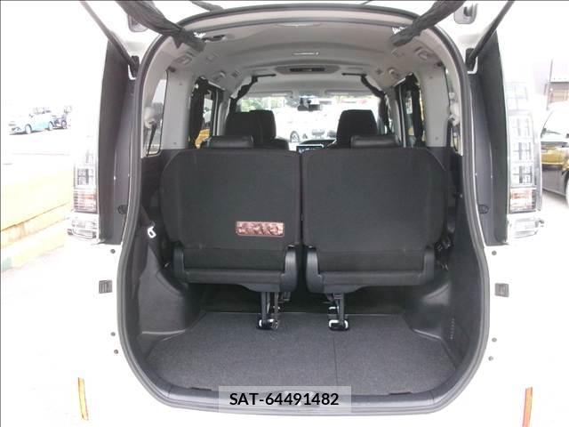 Toyota VOXY 2015-07 8379789-12