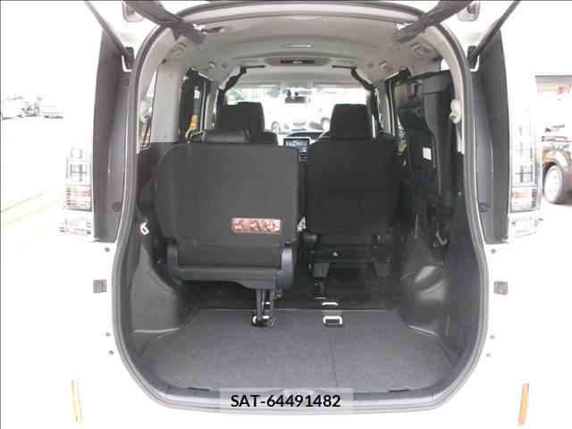 Toyota VOXY 2015-07 8379789-13