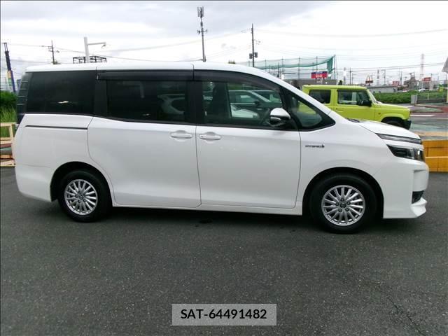 Toyota VOXY 2015-07 8379789-17