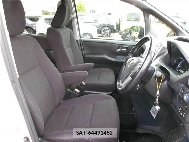 Toyota VOXY 2015-07 8379789-2