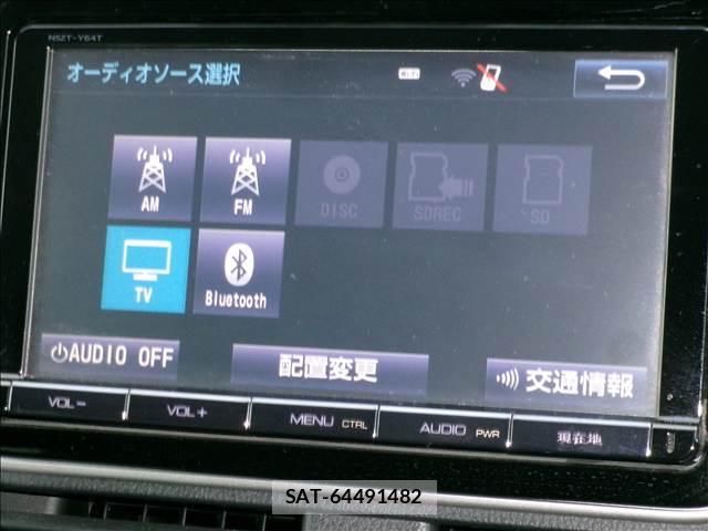 Toyota VOXY 2015-07 8379789-3