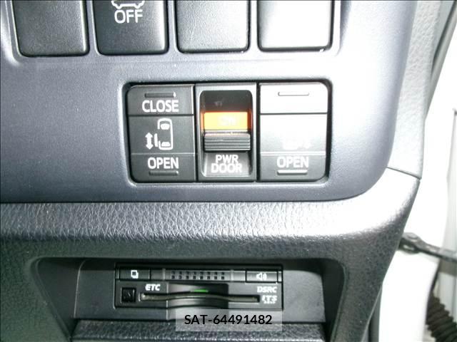Toyota VOXY 2015-07 8379789-9