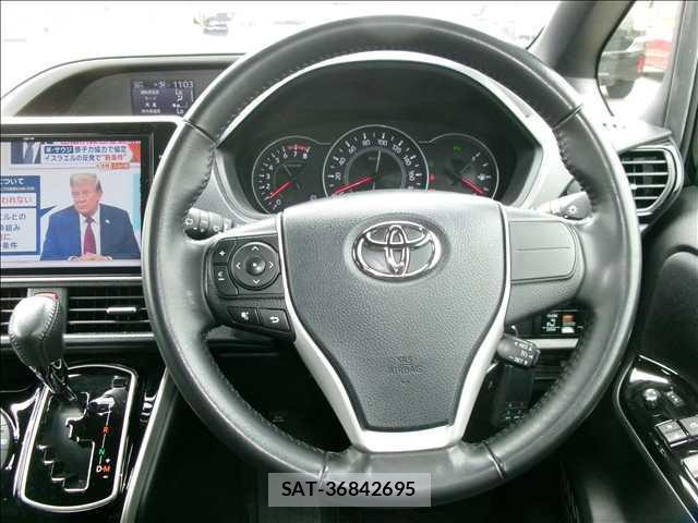Toyota VOXY 2019-09 8379792-10