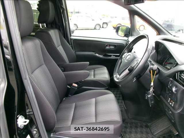 Toyota VOXY 2019-09 8379792-13