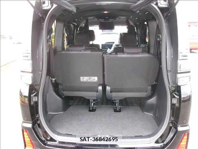 Toyota VOXY 2019-09 8379792-16