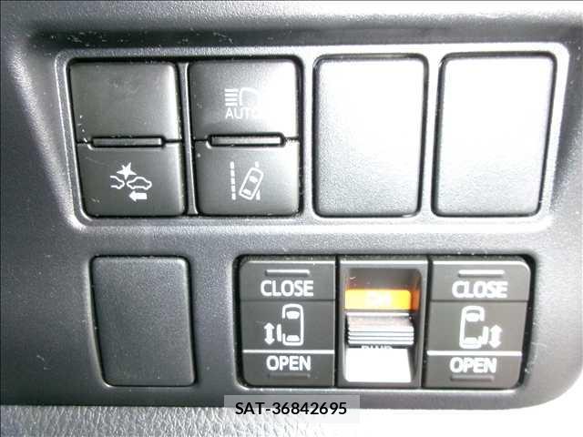 Toyota VOXY 2019-09 8379792-8