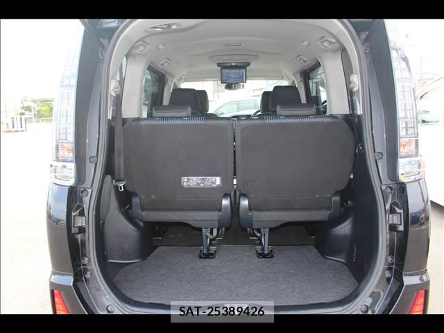 Toyota VOXY 2016-12 8379985-11