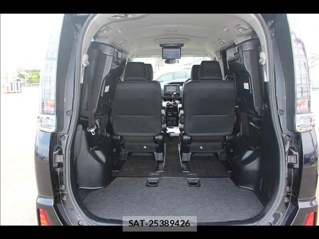 Toyota VOXY 2016-12 8379985-12