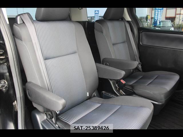 Toyota VOXY 2016-12 8379985-8