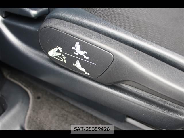 Toyota VOXY 2016-12 8379985-9