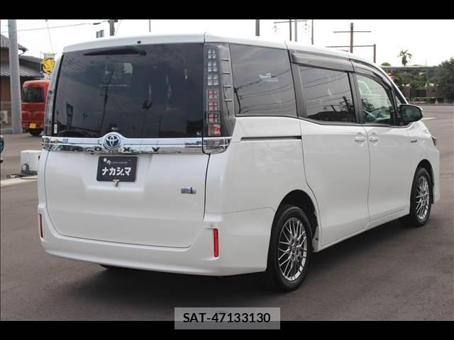 Toyota VOXY 2015-03 8379986-1