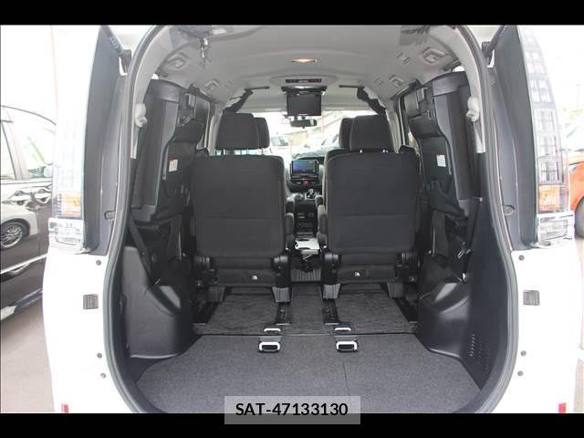 Toyota VOXY 2015-03 8379986-11