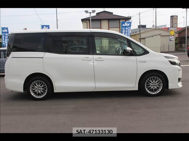 Toyota VOXY 2015-03 8379986-14