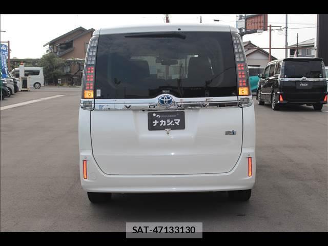 Toyota VOXY 2015-03 8379986-16