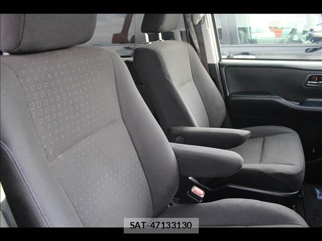 Toyota VOXY 2015-03 8379986-6