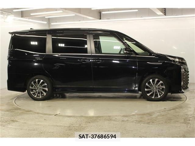 Toyota VOXY 2023-10 8380082-3