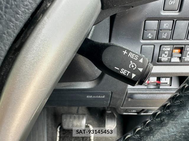 Toyota VOXY 2021-07 8380130-14