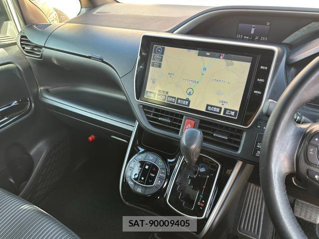 Toyota VOXY 2018-02 8380131-10