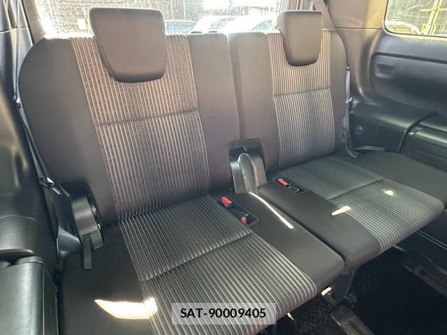 Toyota VOXY 2018-02 8380131-11
