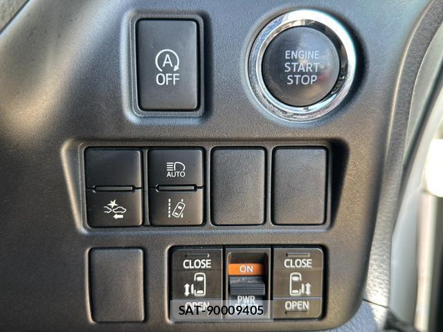 Toyota VOXY 2018-02 8380131-14