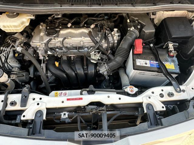 Toyota VOXY 2018-02 8380131-18