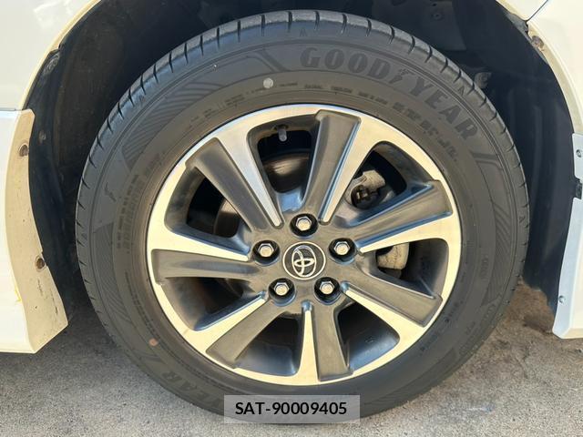 Toyota VOXY 2018-02 8380131-19