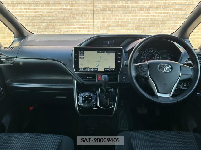 Toyota VOXY 2018-02 8380131-5