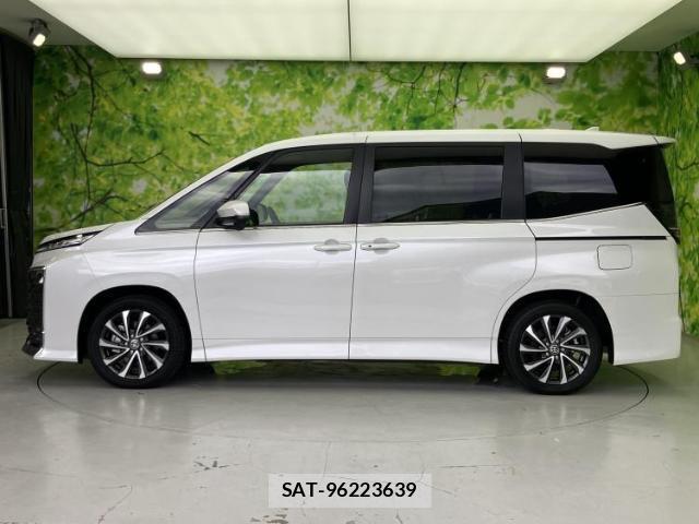 Toyota VOXY 2026-05 8374295-1