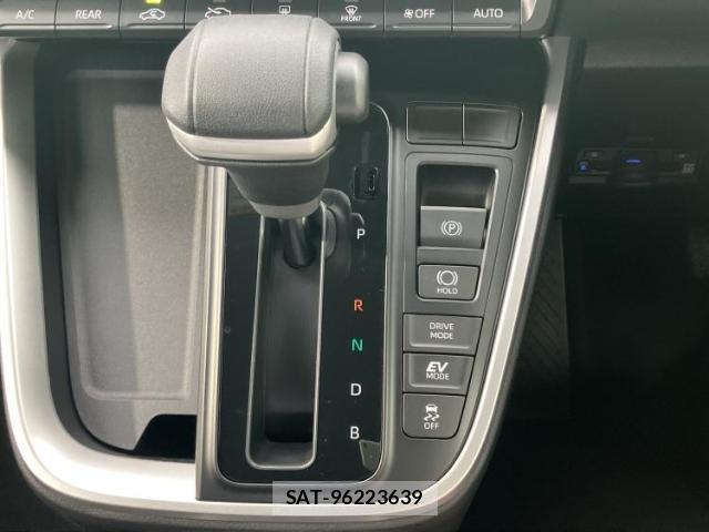 Toyota VOXY 2026-05 8374295-17