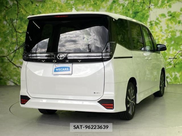 Toyota VOXY 2026-05 8374295-2