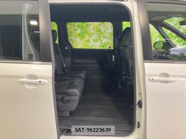 Toyota VOXY 2026-05 8374295-4