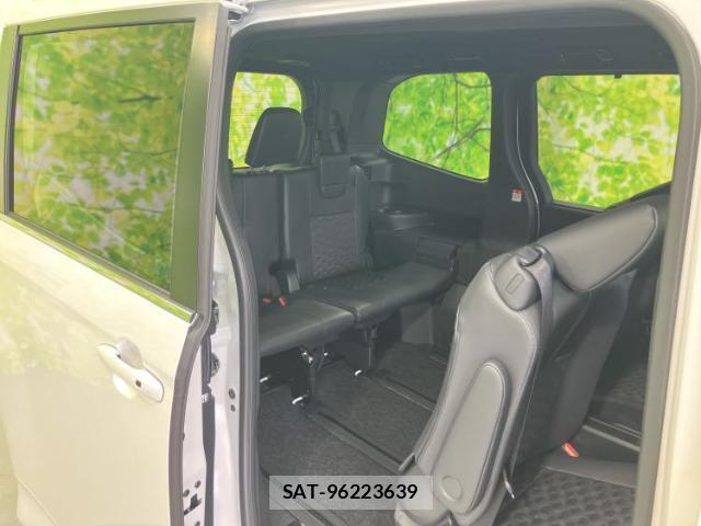 Toyota VOXY 2026-05 8374295-5