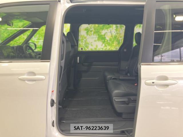 Toyota VOXY 2026-05 8374295-7