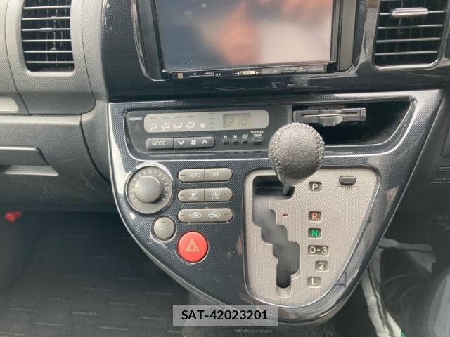 Toyota WISH 2005-04 8379886-14