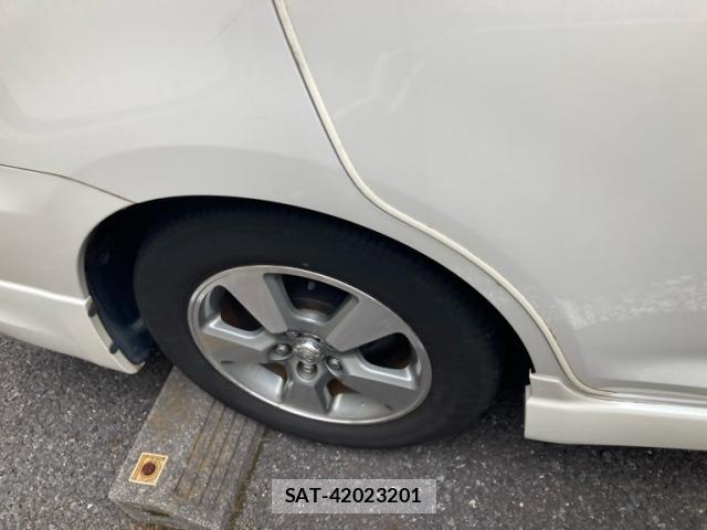 Toyota WISH 2005-04 8379886-5