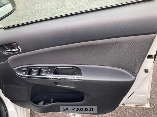 Toyota WISH 2005-04 8379886-9
