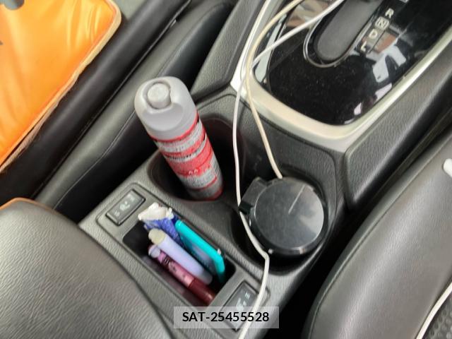 Nissan X-TRAIL 2015-09 8379038-14