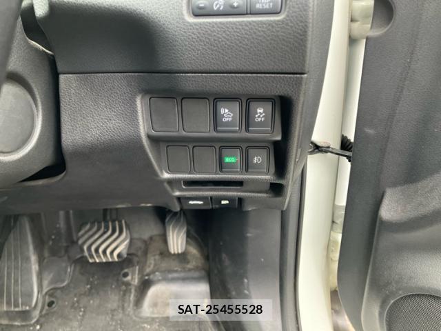 Nissan X-TRAIL 2015-09 8379038-8