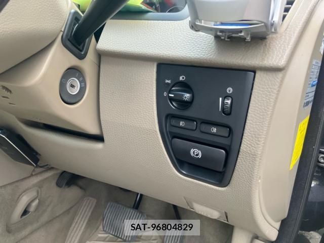Volvo XC90 2005-05 8378883-18